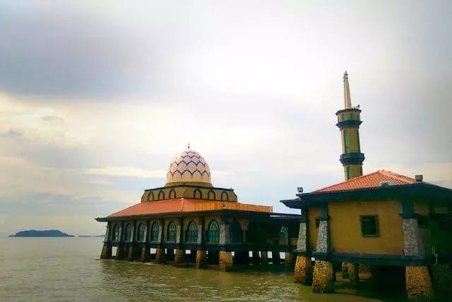 Perlis-mosque-at-Kuala-Perlis-Malaysia-search-biz-location-image